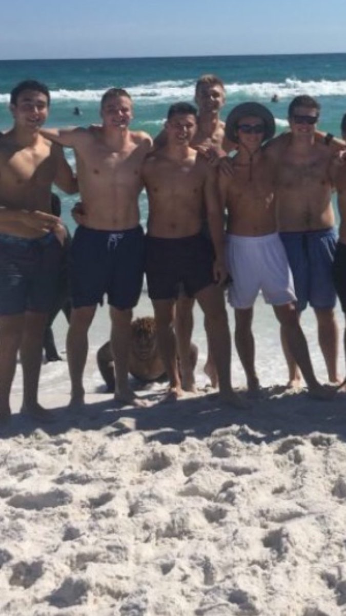 A_Klap10's tweet photo. All we wanted was a nice picture on the beach... #SaturdaysAreForTheBoys https://t.co/pc9Iw5BCer