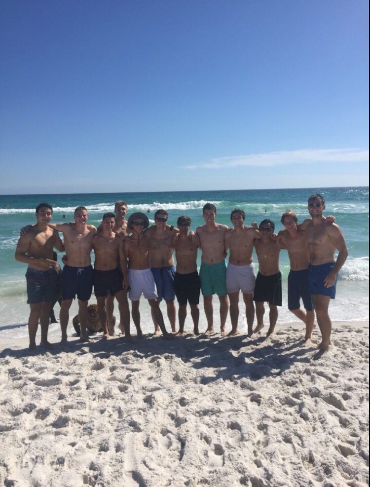 A_Klap10's tweet photo. All we wanted was a nice picture on the beach... #SaturdaysAreForTheBoys https://t.co/pc9Iw5BCer