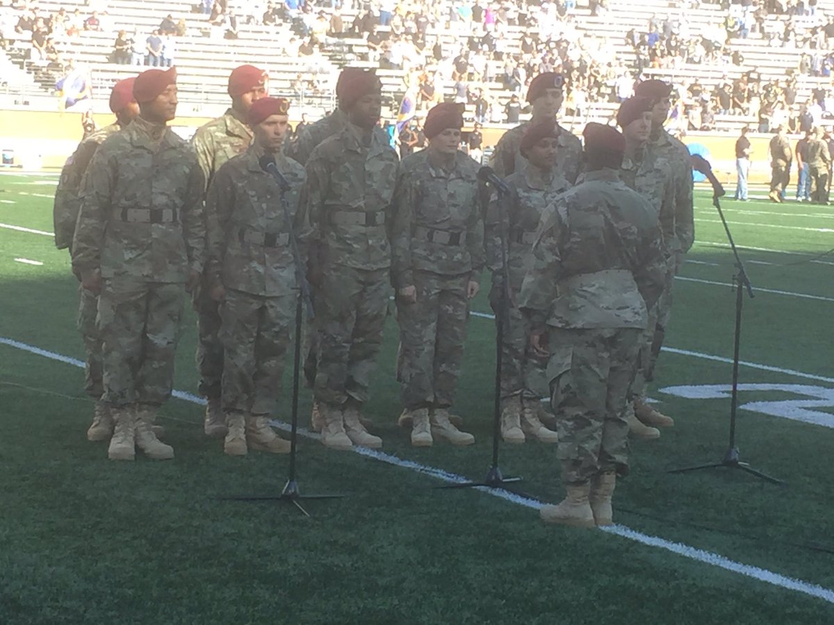 82ndABNDiv's tweet photo. The All American chorus just performed the National Anthem. @ArmyWP_Football @WakeFB   they are All American Paratroopers for Life!!! https://t.co/Ixe5qtzblZ