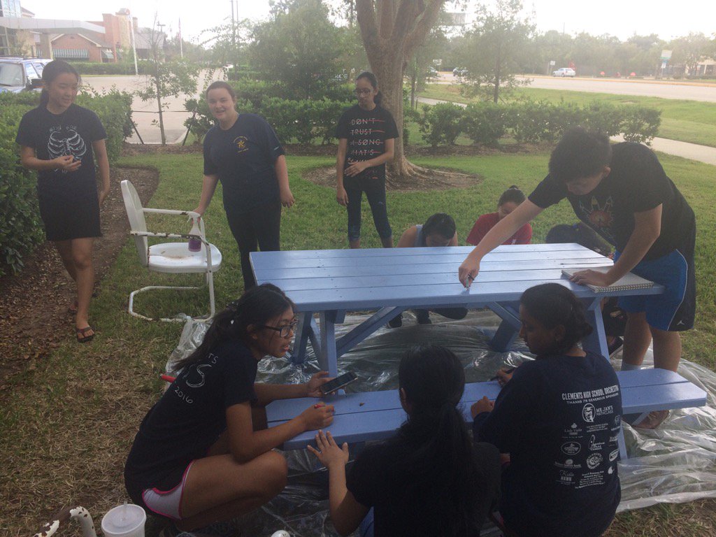 Fahmikhan's tweet photo. NAHS @CHS_Rangers students painting bench at Fuzzys @FBISDFineArts https://t.co/qaMrlApN6R