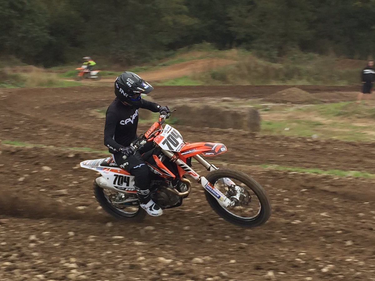 Ash Wilde loving the big 450 first time out. Severn kit and Bell helmet combo looking👌💯