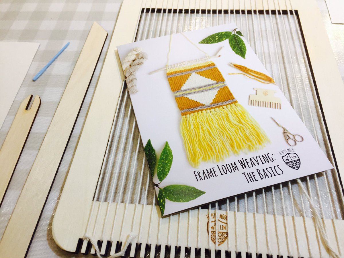 iamclairewhite's tweet photo. Groovy morning's weaving in Aberdeen's Rocking Stitch. Excellent instruction from @lepetitmoose https://t.co/qbGTKigAWd
