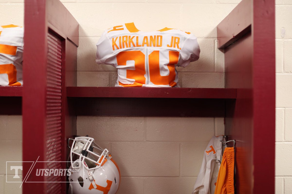 Vol_Football's tweet photo. ⚪️ on ⚪️ on ⚪️

#BeatSC 

#GBO 🍊 https://t.co/UNlnzSNKEh