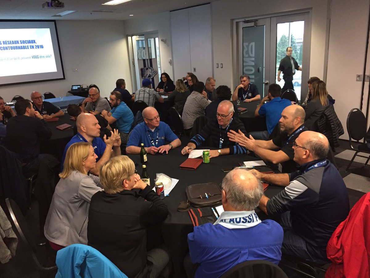 HockeyQuebec's tweet photo. Peter Moraitis et @MarineauPat discutent avec les AHM d'un incontournable en 2016: les réseaux sociaux #Colloque2016 https://t.co/KRpNd1JATB