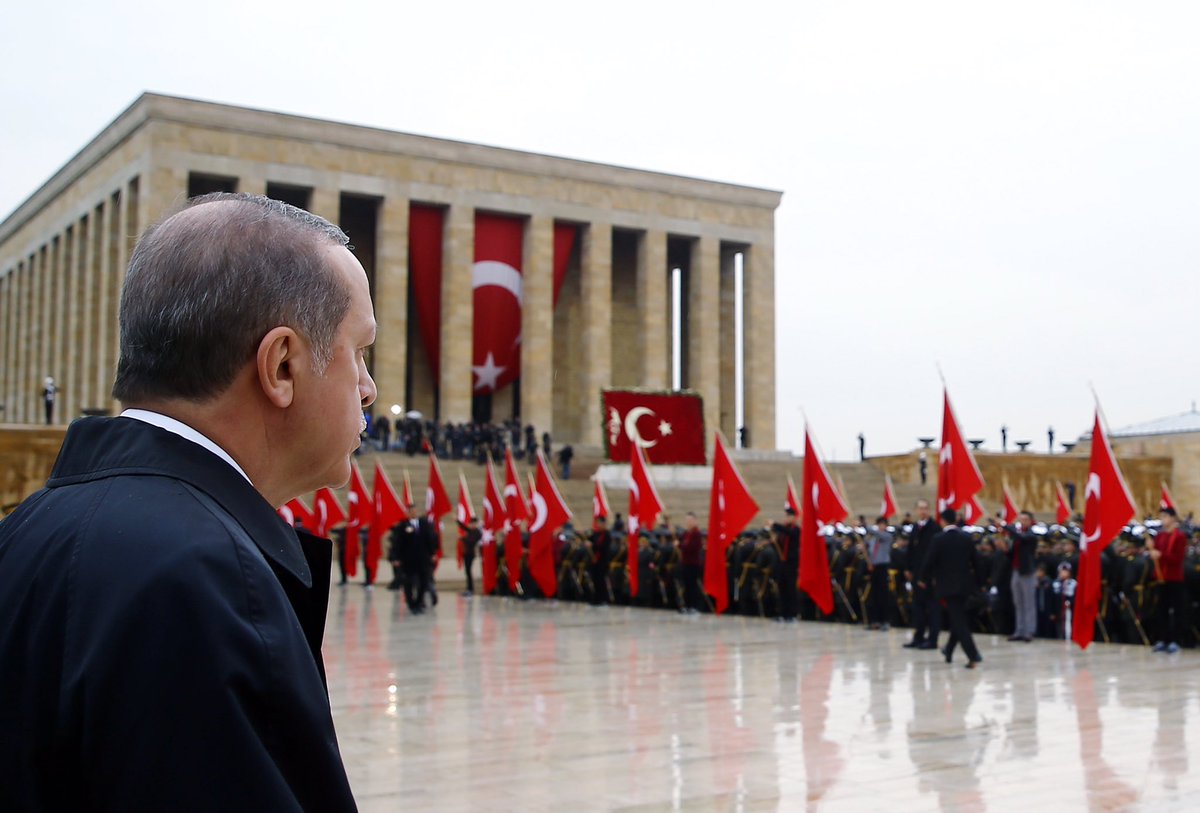 Bu millet 1071,1396,1453, 1526,1915 neyse..
15 Temmuz 2016'da da aynı milletti. Böyle bir milletin ferdi olmaktan onur duyuyorum.