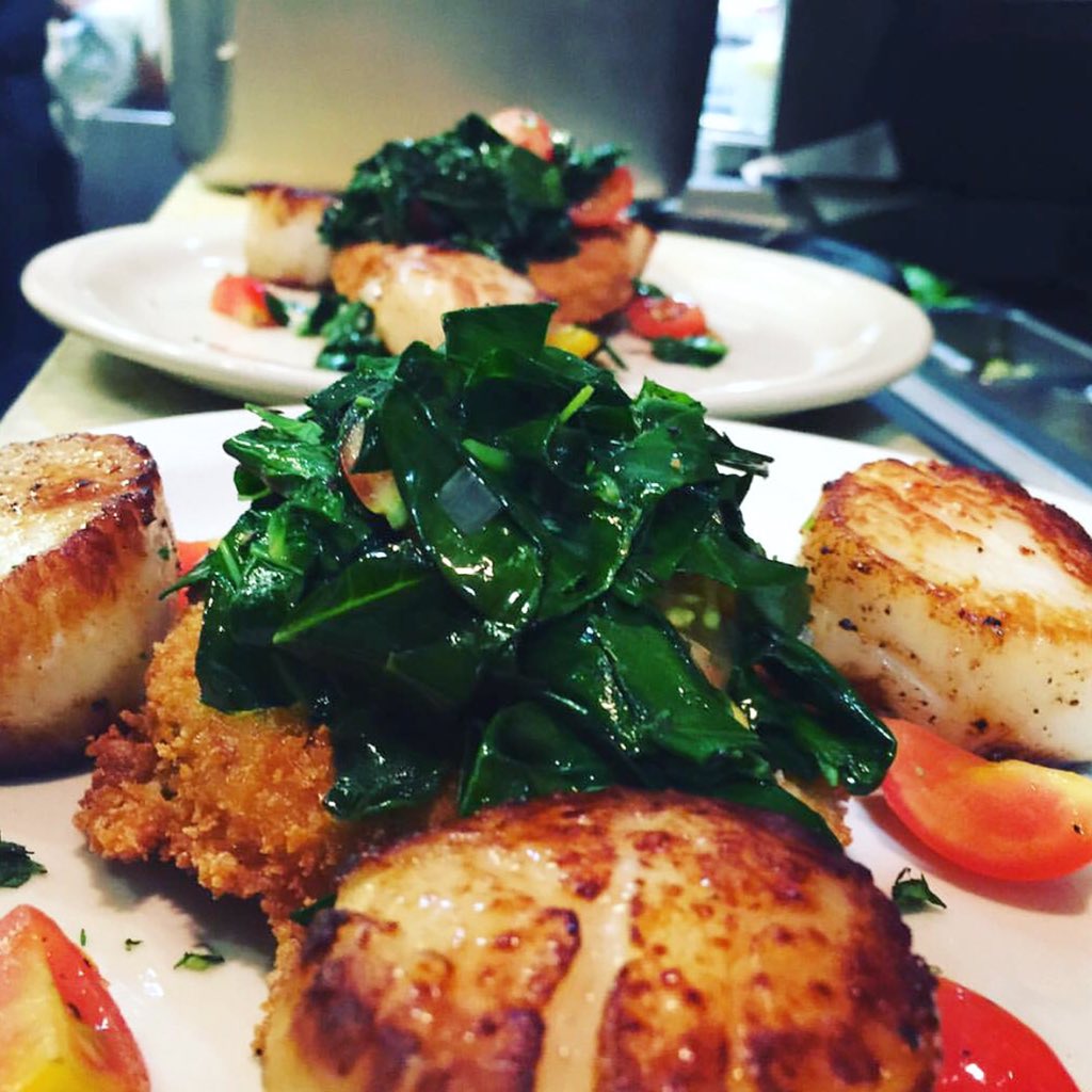 nagedc's tweet photo. Scallops with andouille ..grit cake and greensπ #dailyfeatures #scallopsfordinner #dinneratnage #dcfoodies #foodielove #southerntwist https://t.co/bMOhZdvLRA