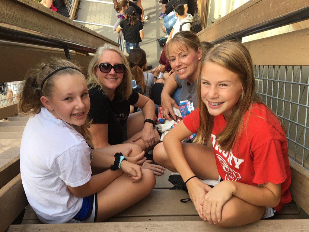 ChristyCalvin's tweet photo. @worldsoffun @guest_stacy Waiting for the Prowler!! #Rollercoaster #screamlaugh https://t.co/ycY2G1i20E