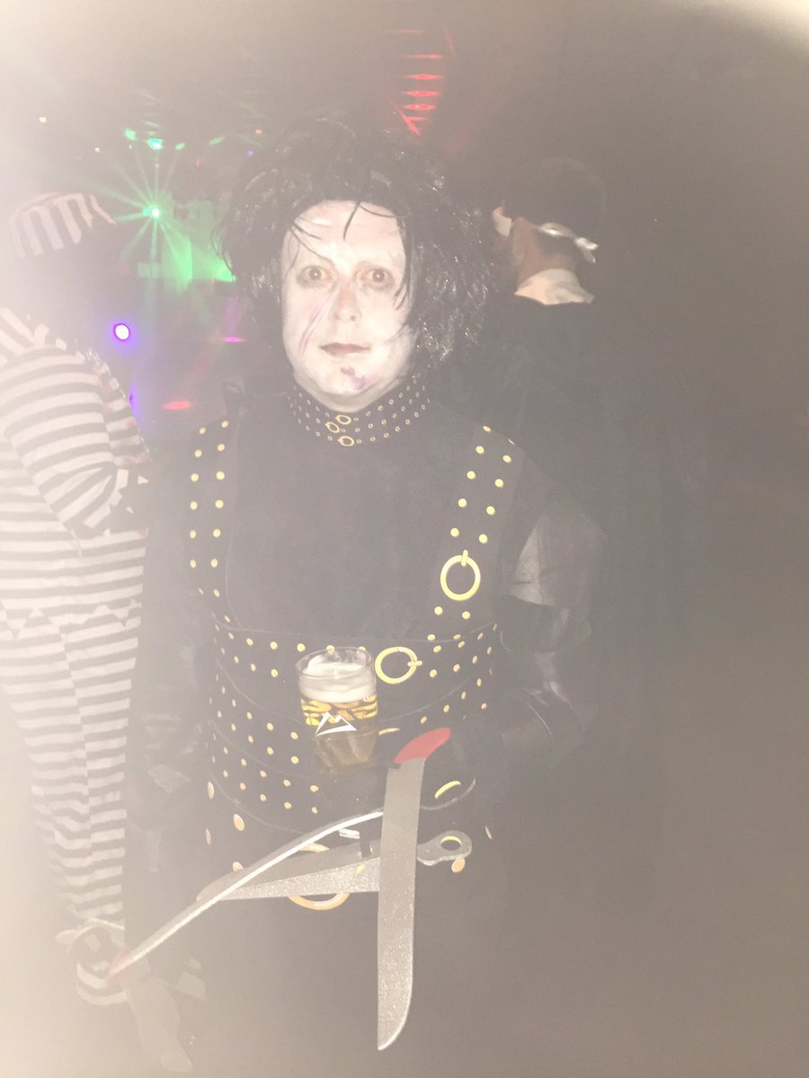 edrimmer1's tweet photo. The photo does not do this justice #EdwardScissorhands #addle @Addle01 #legend @HardwickeAFC https://t.co/eCfPX0GbZG