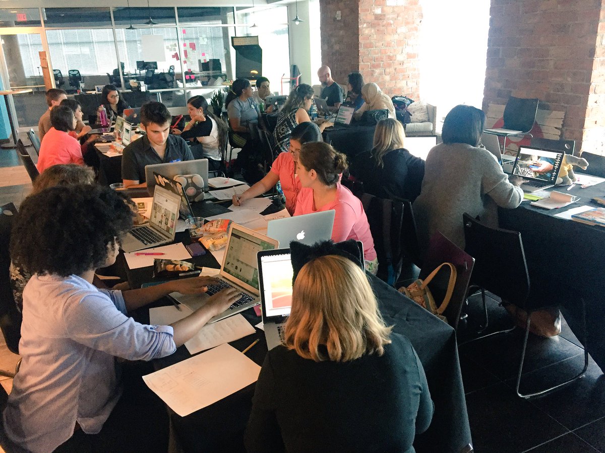 OrlandoLadyDevs's tweet photo. Nearing the end of our Build Workshop! #MakeDay2016 #orlandoladydevs https://t.co/KBiNCxq8ny