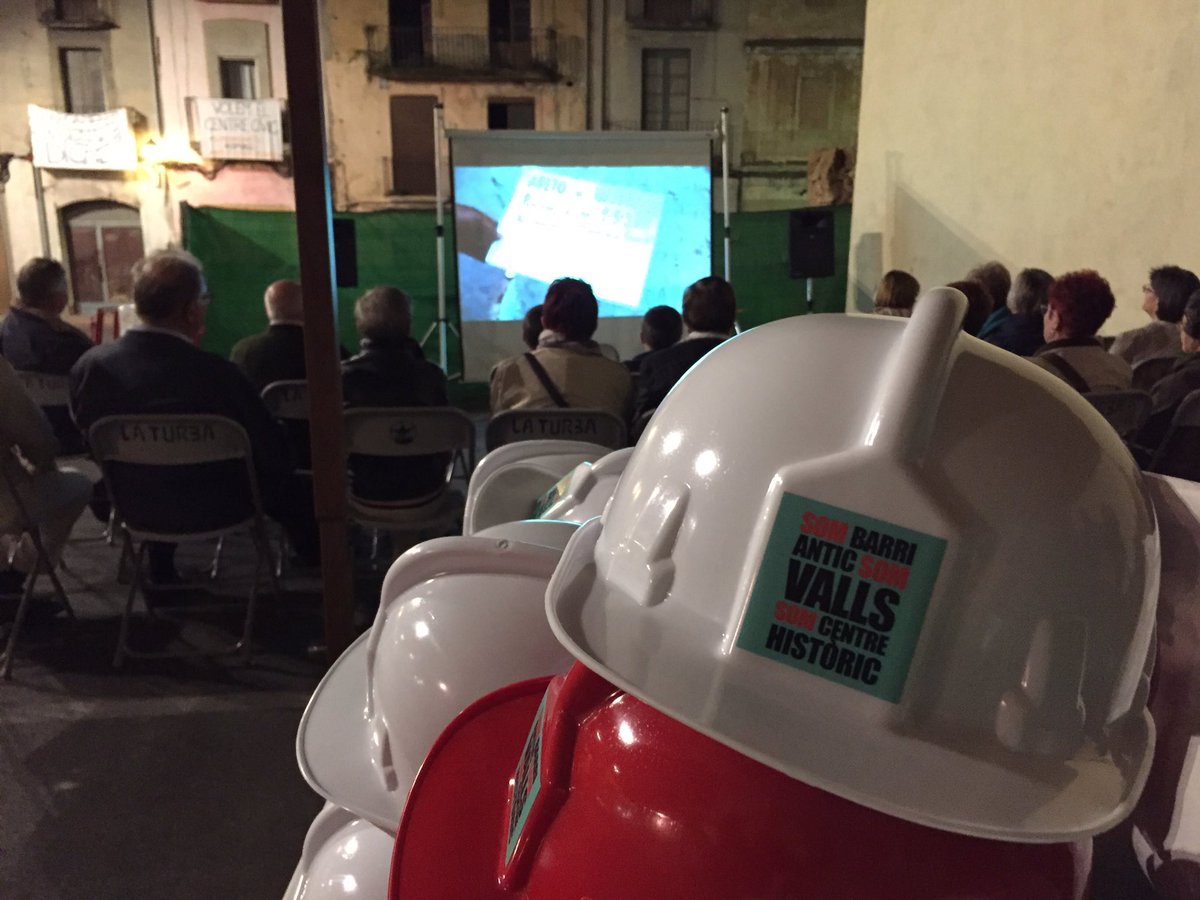 Ara veient el documental #elforatdelavergonya al forat de la vergonya vallenc. Barris diferents la mateixa deixadesa #sombarriantic