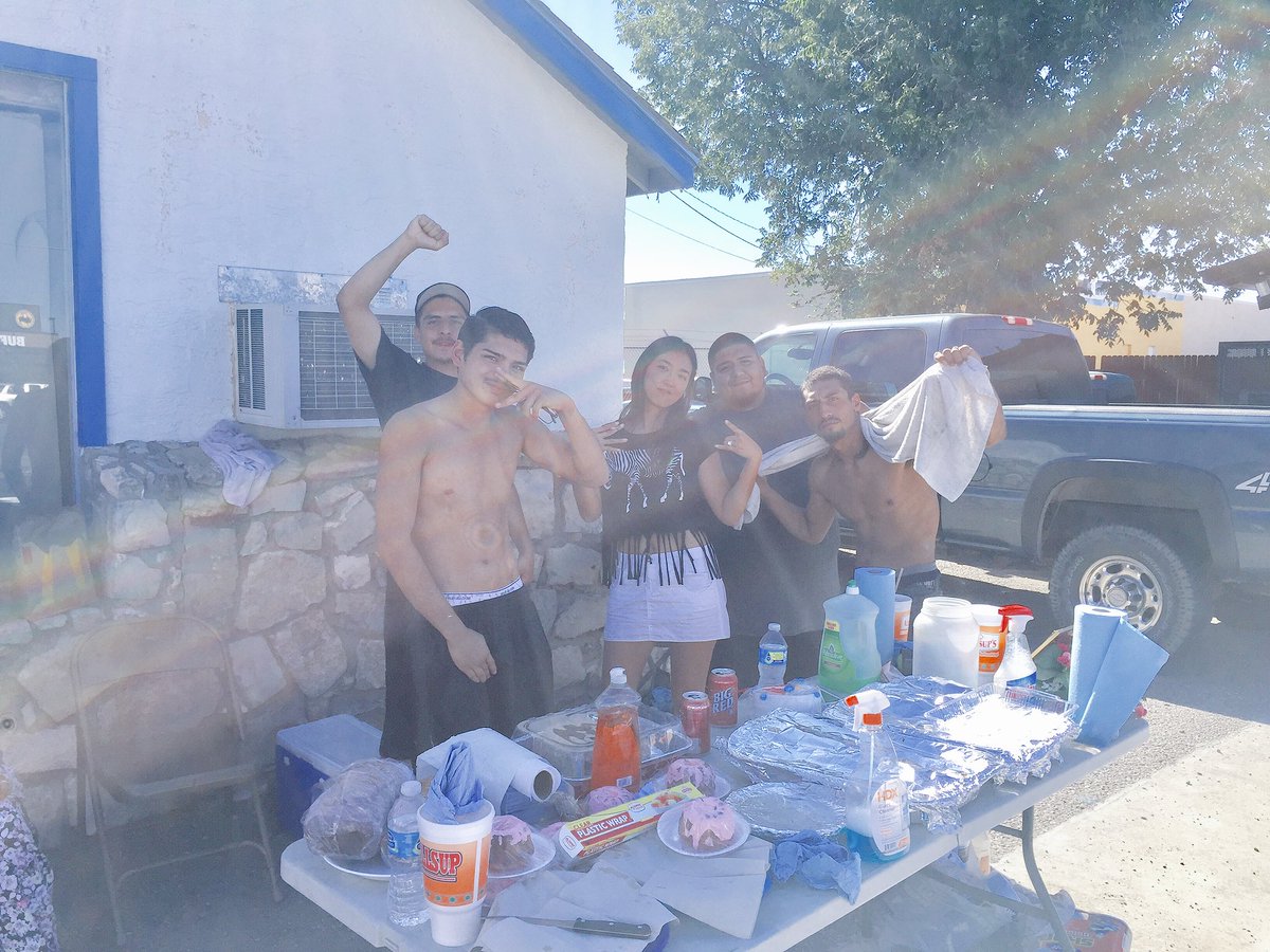 liveyeung's tweet photo. Roswell posse!! https://t.co/a2dRf7aGvN