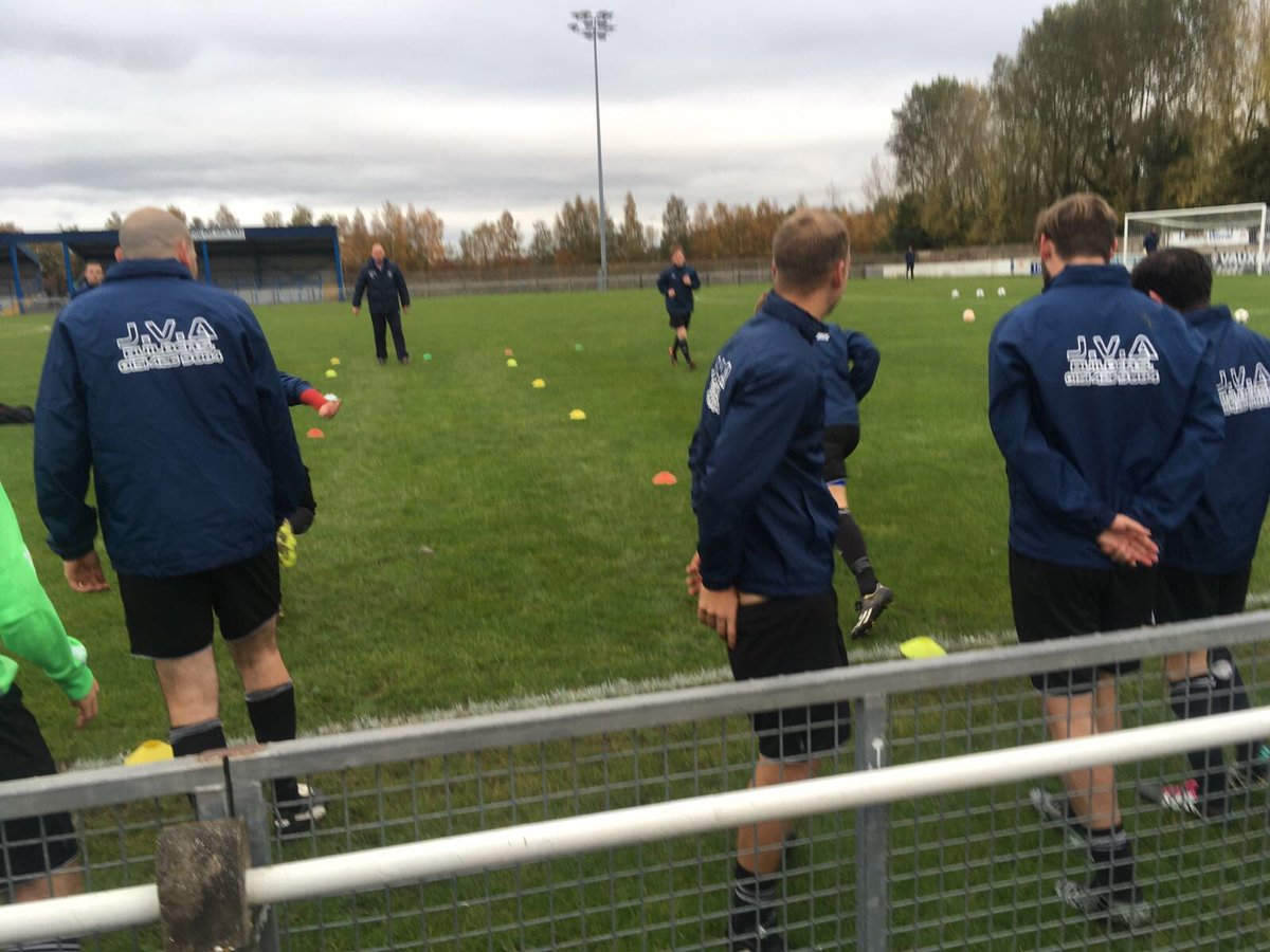 RainhillTownFC's tweet photo. 1st team warming up today in their new warm up tops thanks to @JVA_BUILDERS https://t.co/Dc1rEvGew4