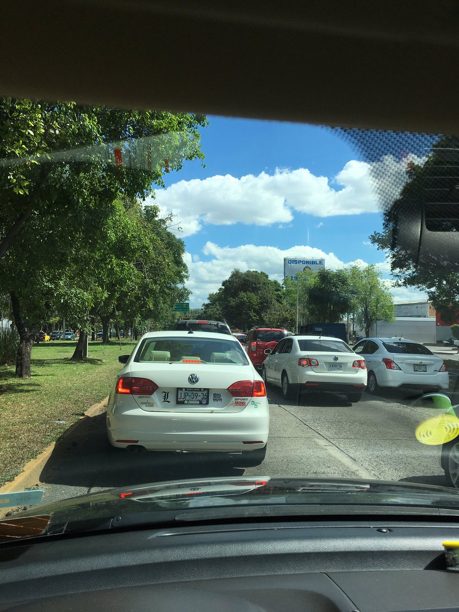 pabloqfo's tweet photo. Trafico lento por Lázaro Cárdenas https://t.co/0I43bZO75I