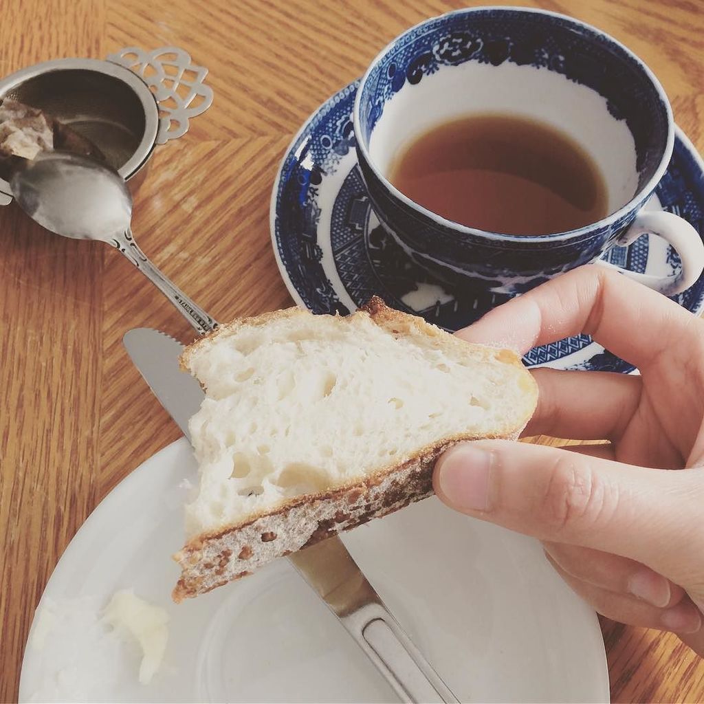 onlyima's tweet image. Some #tea some #butteredbread ☕️🍞 it's the #simplethingsinlife how are you #relaxing today… ift.tt/2ePXn0u
