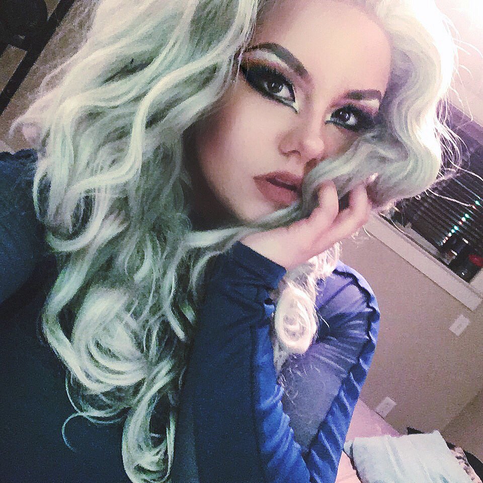 OhNoKelsey's tweet photo. Happy Halloween weekend. I'm running out of makeup ideas for this weekend but here are some of my @AdoreDelano inspired looks. ✨ https://t.co/e3czaoRrQG