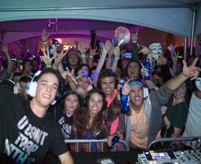 GeorgeGayl's tweet photo. #Repost @ayjayofficial ・・・ @hauntedfest was BOOtiful 👻💃🏼👻 Shout out to EVERYONE who partied with me last night! By FAR the rowdiest #SilentD https://t.co/JQqs32oC9Y