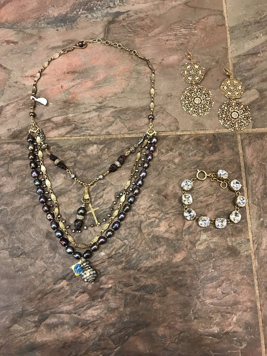 JudithLees's tweet photo. Today's absolutely gorgeous accessories!!! #lavie #andreabarnett https://t.co/IYDUo58Ldr