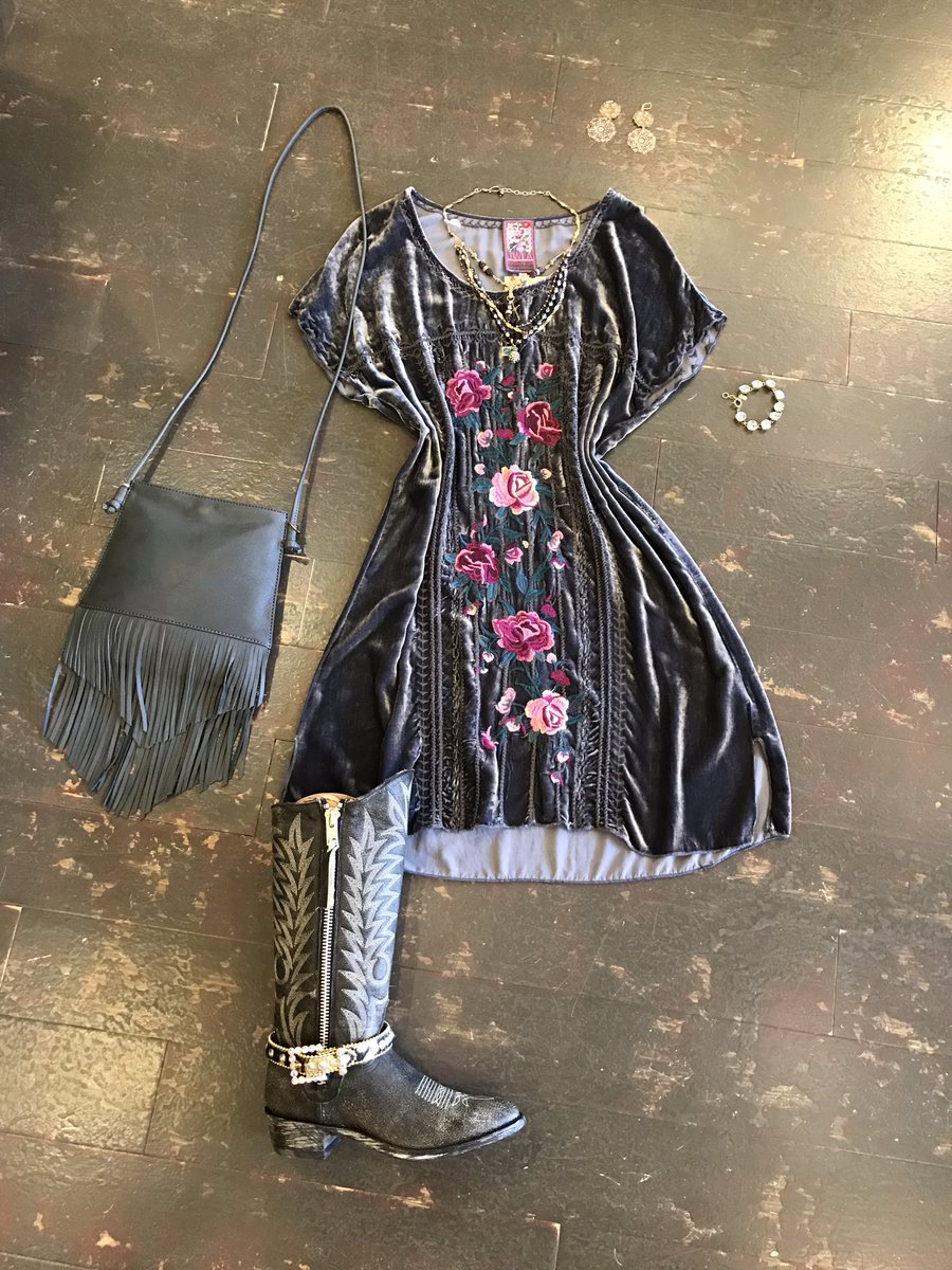JudithLees's tweet photo. This velvet dress is excellent for today! Absolutely lovely! #judithlees #johnnywas #hobo #oldgringoboots #lavie #andreabarnett https://t.co/rMvkjOBuOJ