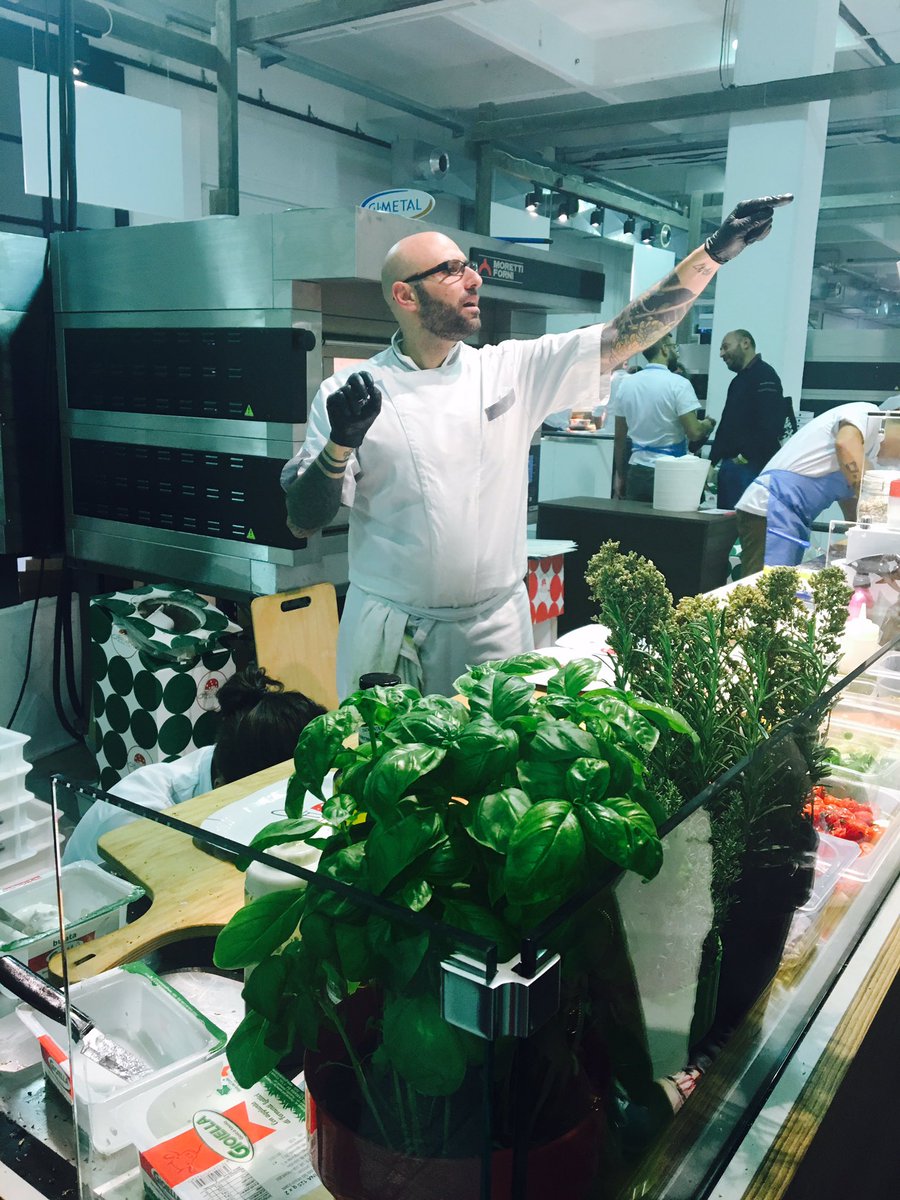 "Tu che prendi?" Hai tempo solo fino a domani per assaggiare le prelibatezze di Valerio Torre! #ChePizza