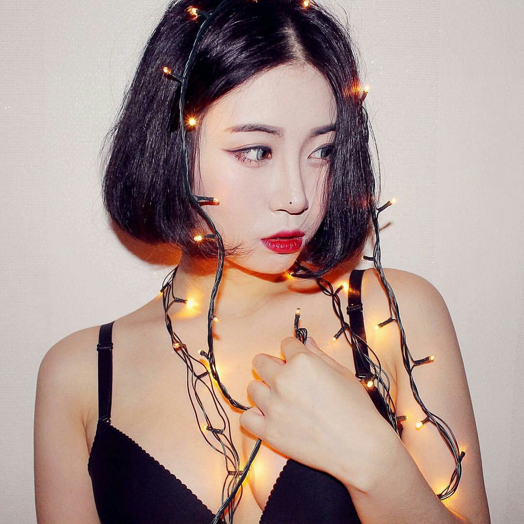BlackSwan_DT's tweet photo. •Name: Park Hyo Moon
•Stage name: HyoMoon
•Position: Lead Rapper, Leader, Visual
•Date of birth: 26/03/1992 https://t.co/jviZmmxse2