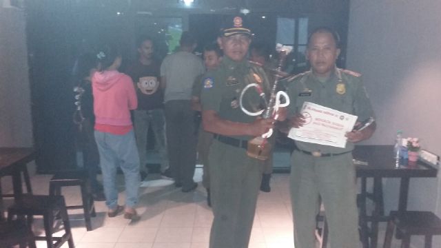 <a href="/DediMulyadi71/">Kang Dedi Mulyadi</a> <a href="/satpolPP_Pwk/">SatpolPP_Purwakarta</a> <a href="/saepuddin_09/">saepuddin</a> Penertibn pemilik kafe yg mshmenjual shisa melanggar Perbub  no.119/2016