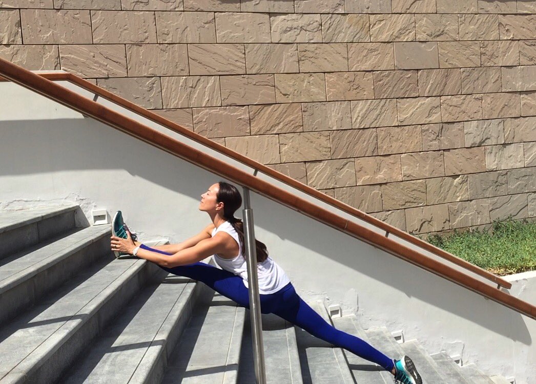 dannielleblaker's tweet photo. This is new. Never tried stairs #splits. @RitzCarlton #AbuDhabi wearing @nuxusa #nuxactive #ritzcarltonabudhabi https://t.co/avyxxOEmvt