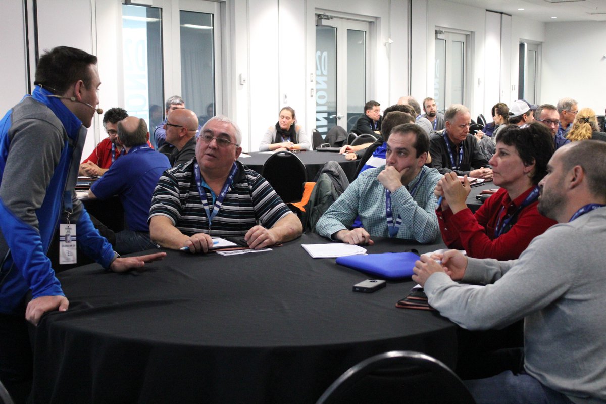 HockeyQuebec's tweet photo. Les membres des AHM ont échangés sur quatre sujets différents cet après-midi au #Colloque2016
DÉTAILS : https://t.co/NzOgxdamV4 https://t.co/yjdddymk9j