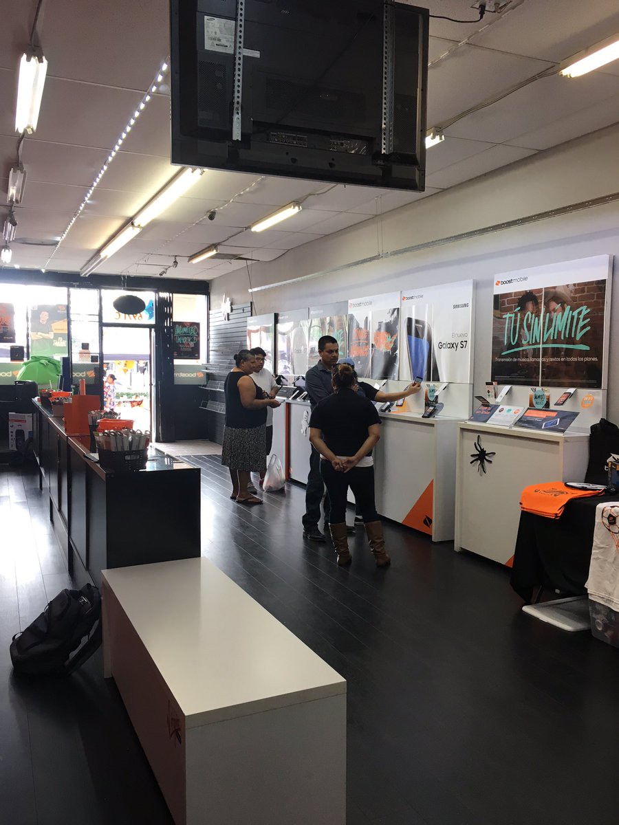 SPG_JeHi's tweet photo. #DFBuenaPark getting some customers for #unhooked 🎣🎣. Let's get those acts today! @solartevha @Alicia_SPG @prailpcs https://t.co/NRtHW0Raxy
