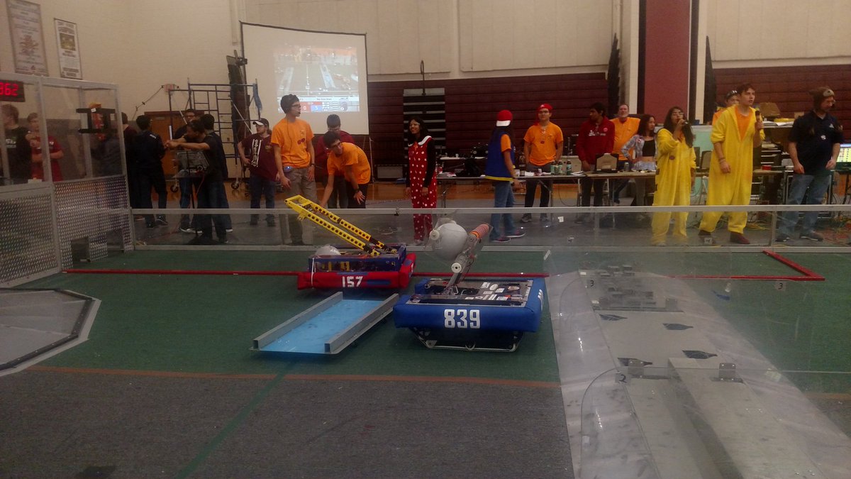 rosierobotics's tweet photo. Is this a bad thing? @FRCTeams @NEFIRST #FIRSTSTRONGHOLD #BaystateBrawl #omgrobts @laj517 https://t.co/f19cT7YH07