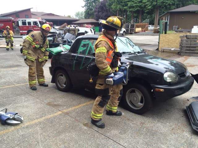 BrandonAFranck's tweet image. #hursttools #edryaulic for an #extrication training. Cut em up, cut em open.