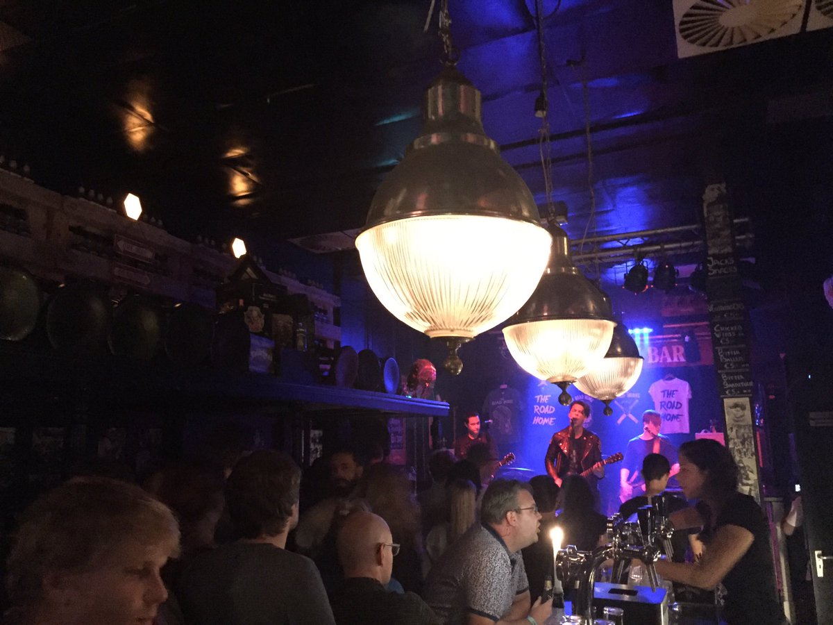 "Hier kunnen we wel een feestje bouwen!" dat dus nu bij <a href="/jacksmusicbar/">JacksMusicBar</a>: <a href="/TheRoadHome053/">The Road Home</a>! #lgl16