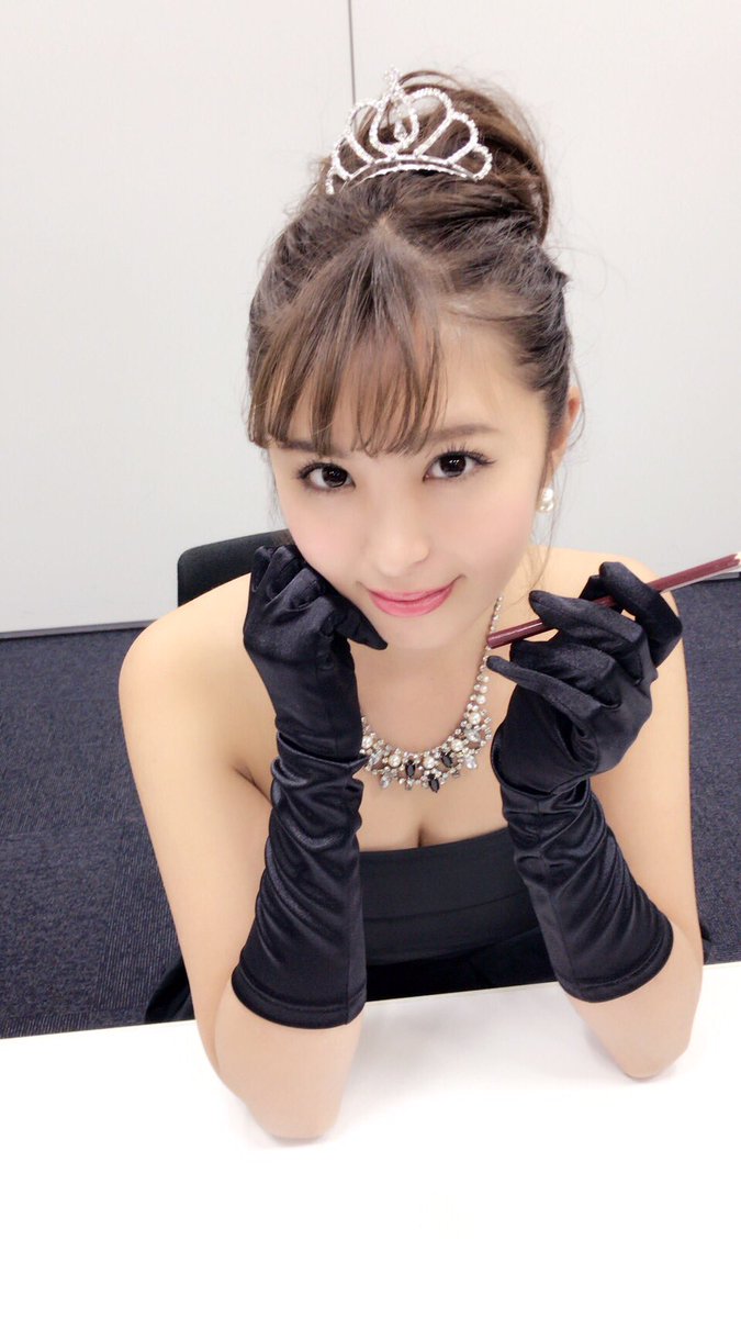 Twitter এ 柳 いろは ゴチャ でもhalloweennight 私はオードリーヘップバーン ティファニーで朝食を のパッケージの真似てみた 加藤さんに二次会ちっくだと言われちゃった てへ 私の天津飯食べてみる Byいろは T Co Ovgouara86 ট ইট র