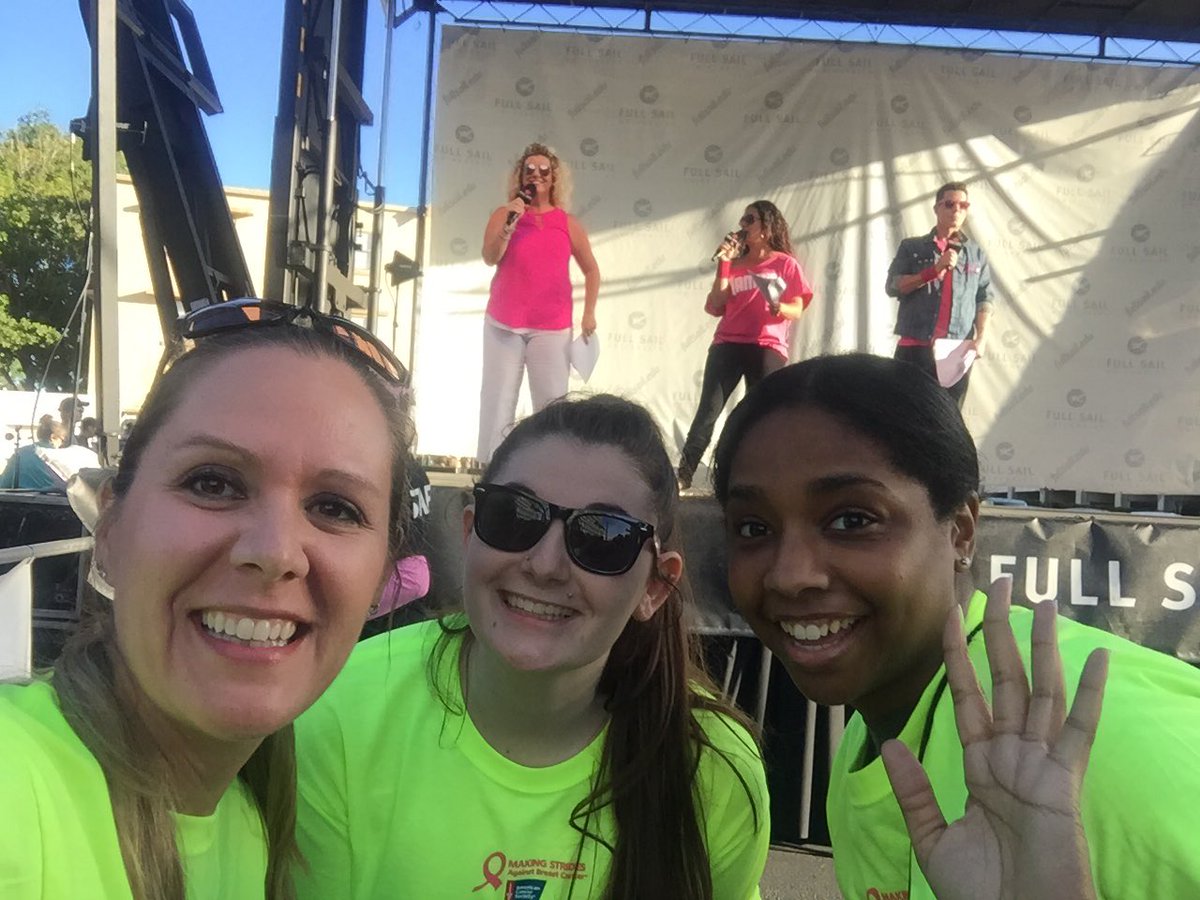flyingmile131's tweet photo. The @GiveTilItRocks social media crew got our own selfie with @jtbucco &amp; @chadpittshow at @OrlandoStrides #orlandostrides https://t.co/TIrHQIFc4K