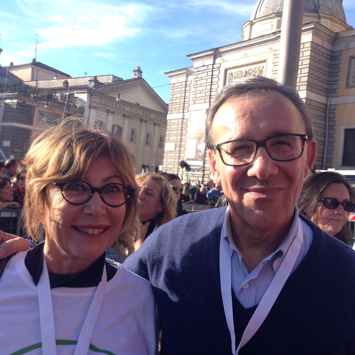 FabriziaGiulian's tweet photo. #sivainpiazza #bastaunsi https://t.co/Y0QTpWJKgD
