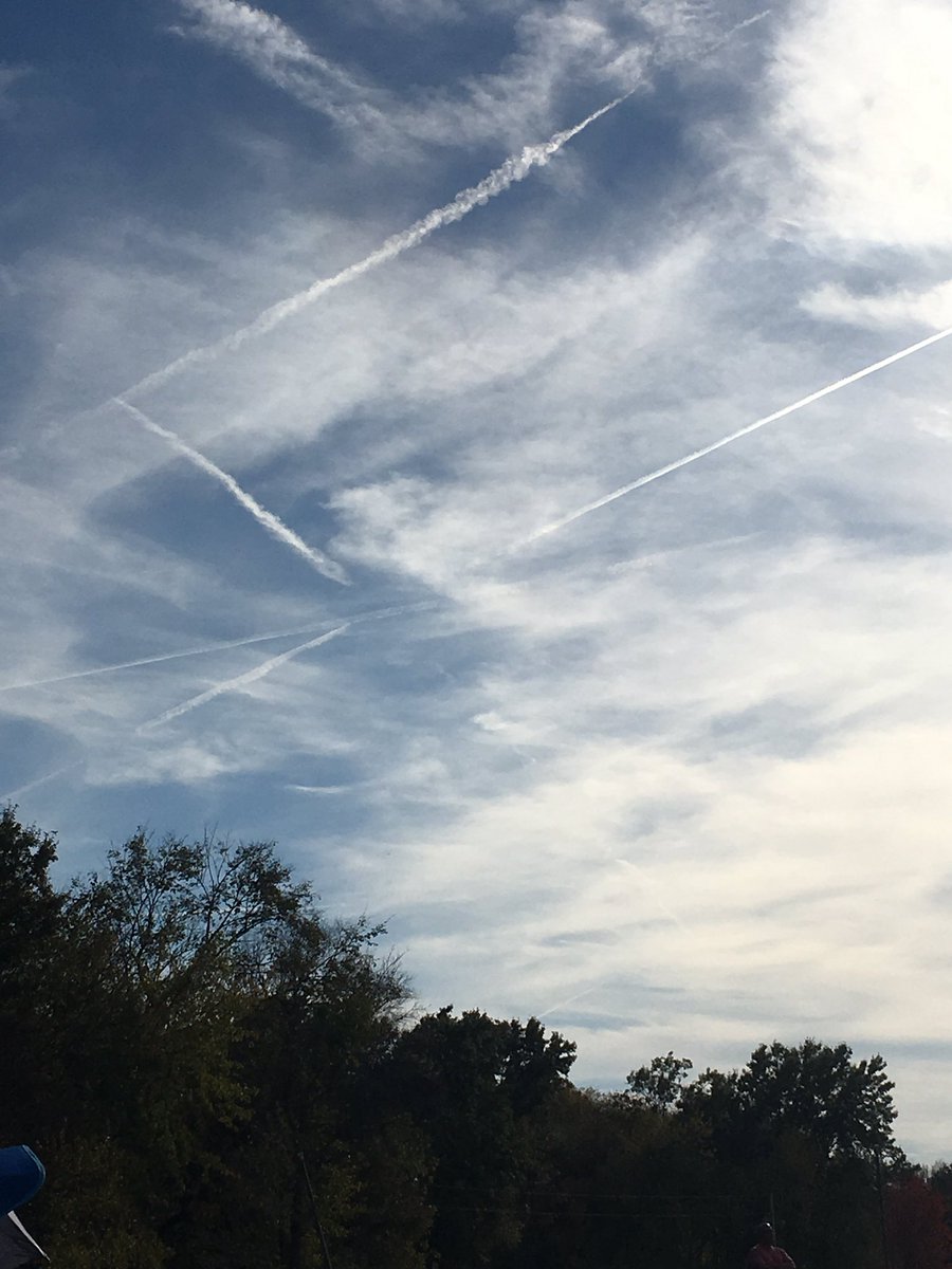 Does any one see parallel lines? A transversal? Vertical angles? 😄#geometryinthesky