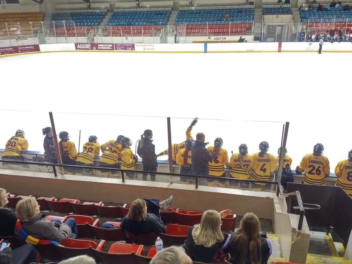 ChrisStamper54's tweet image. Nice start to the weekend. @queensgaels defeat @Varsity_Blues   #ouasports #usports