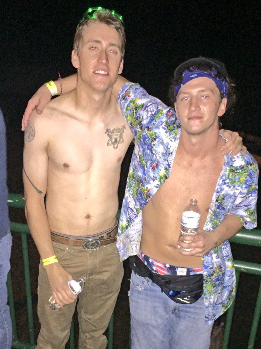 jroachfire9's tweet image. Get freaky 2016! Was an awesome night!