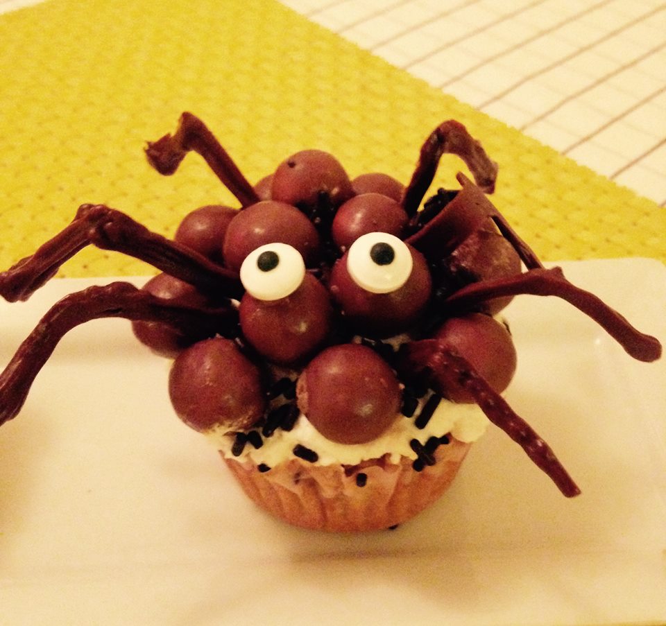 fortori3's tweet photo. #halloween , #halloween cake #spider  cake, #spider https://t.co/Gyi2F1Y8rm