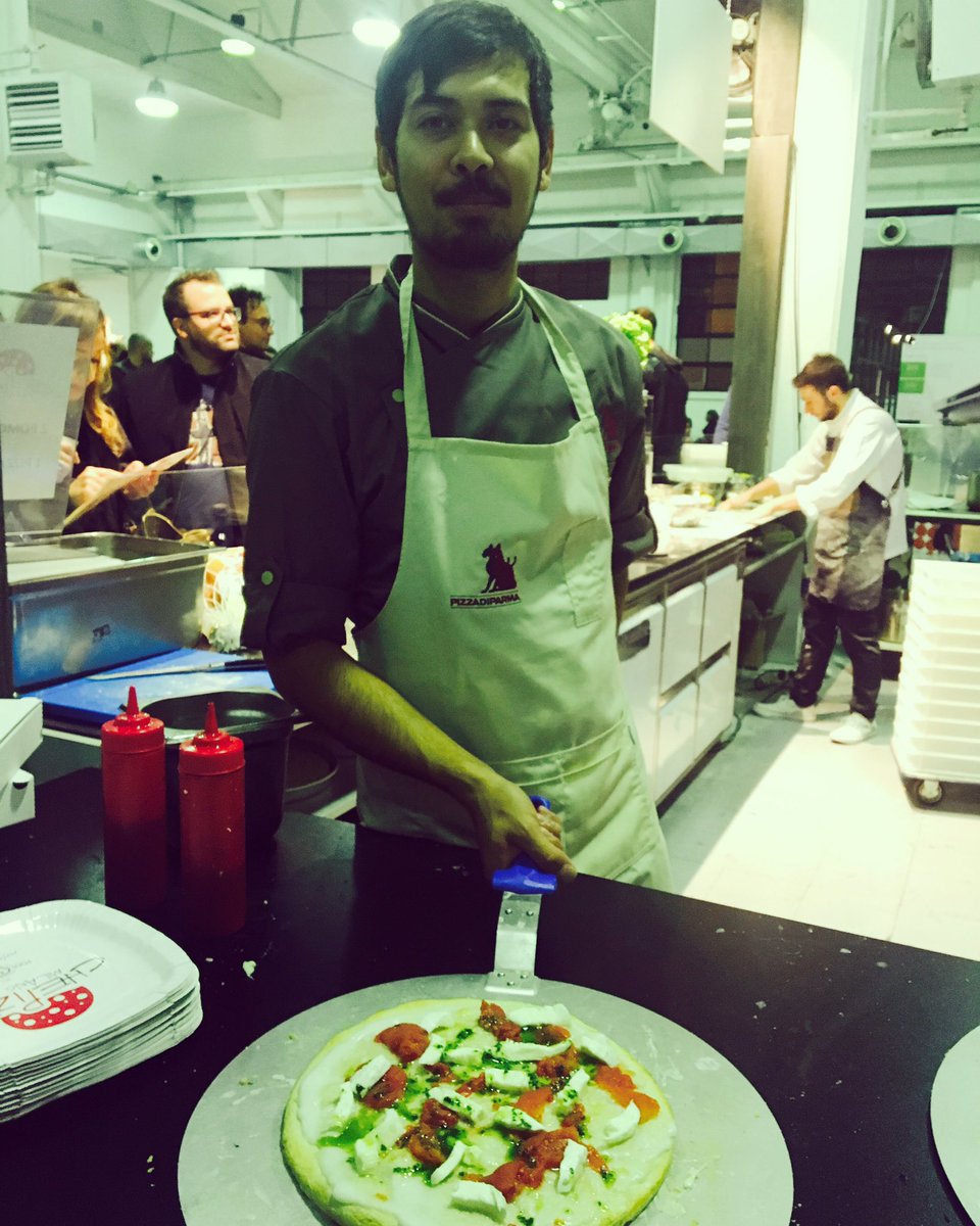 Certe notti quello che ti serve è una pizza margherita di Massimo Gatti. Fino a domani puoi assaggiarla a #ChePizza!