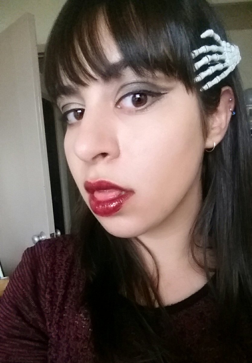 latenightoj's tweet photo. halloween looks #nocostumenoproblem https://t.co/iLI4NZtOB5