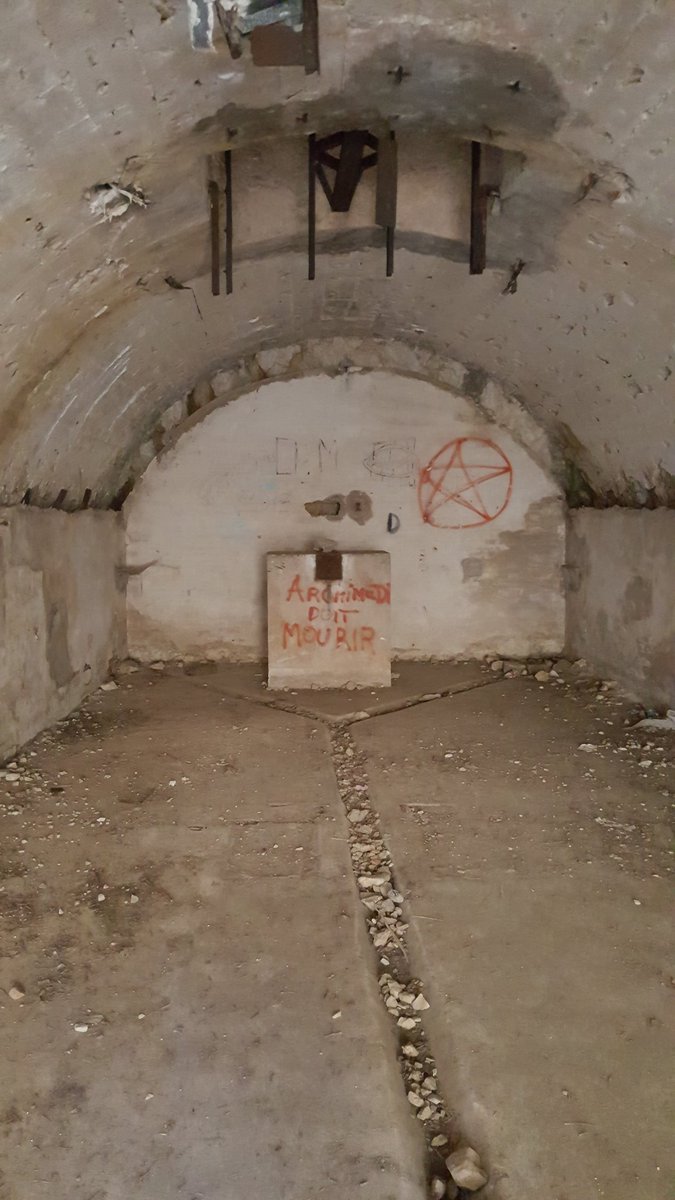 Birch_L0g's tweet image. Pendant que @SamaGames_Mc étaient à la #pgw moi j&apos;étais perdu dans un fort abandonné de la seconde guerre mondiale xD