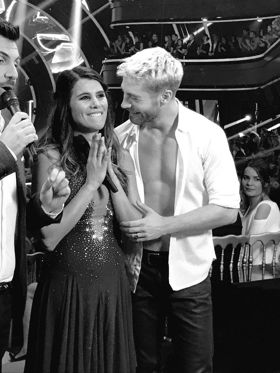 DALS_TF1's tweet photo. #DALS
Une prestation pleine d'émotion... bravo @KarineFerri ! https://t.co/YAASdNpYdv