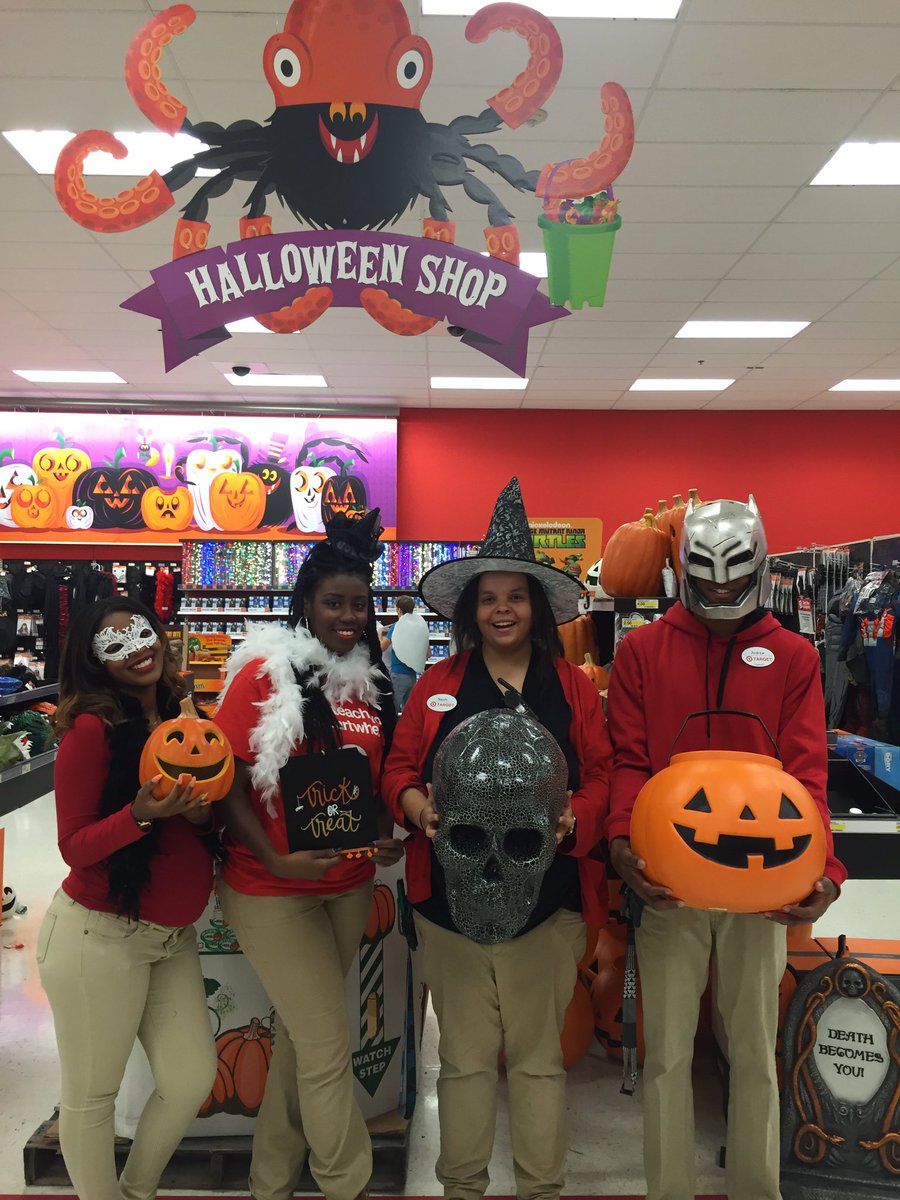 hjwilliams14's tweet photo. We had a #spooktacular time helping our guests with some last minute Halloween shopping today! #T0755 #FLEEKville https://t.co/USTUQtQx3c