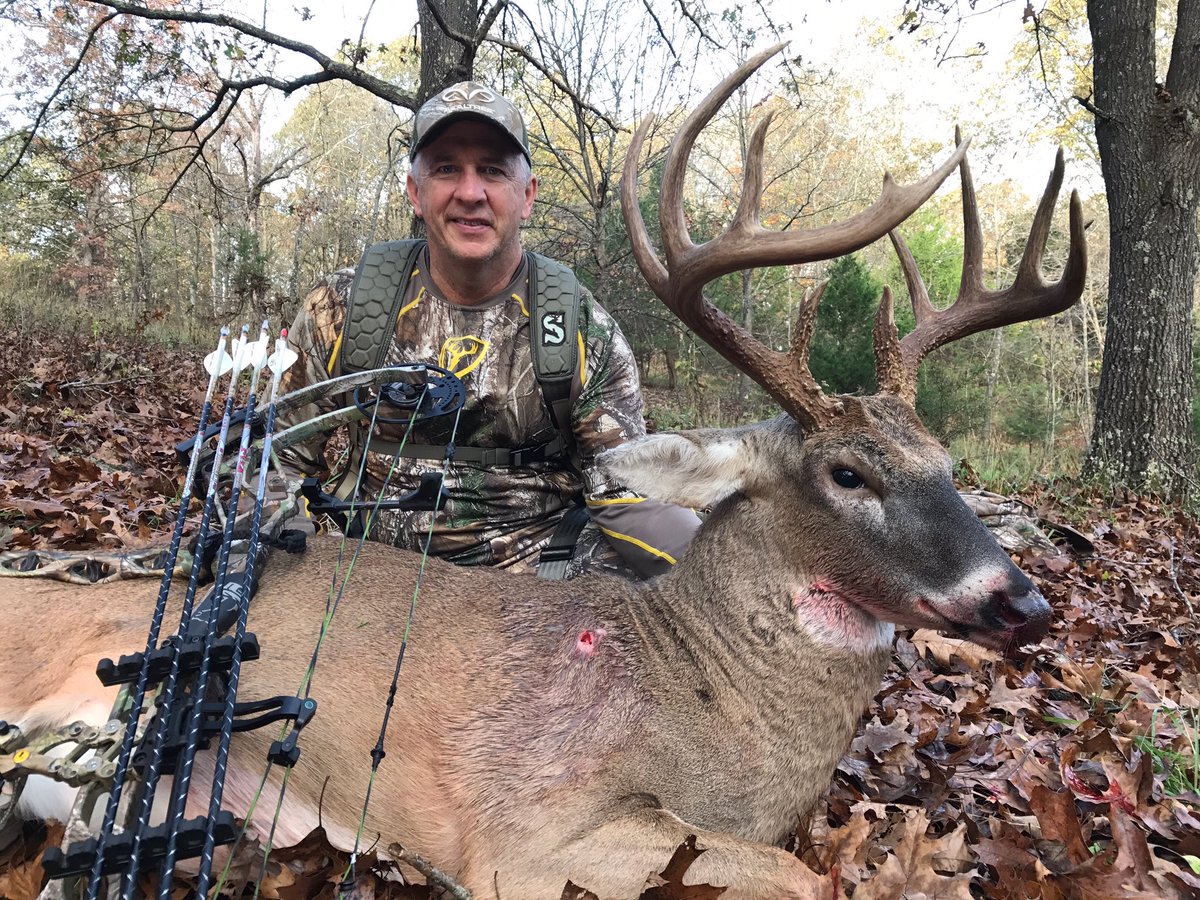 What a blessing to kill this awesome Missouri buck w @harmanb1 running camera! Thank you @cragg_tatv and Trained Assassins! @Realtree