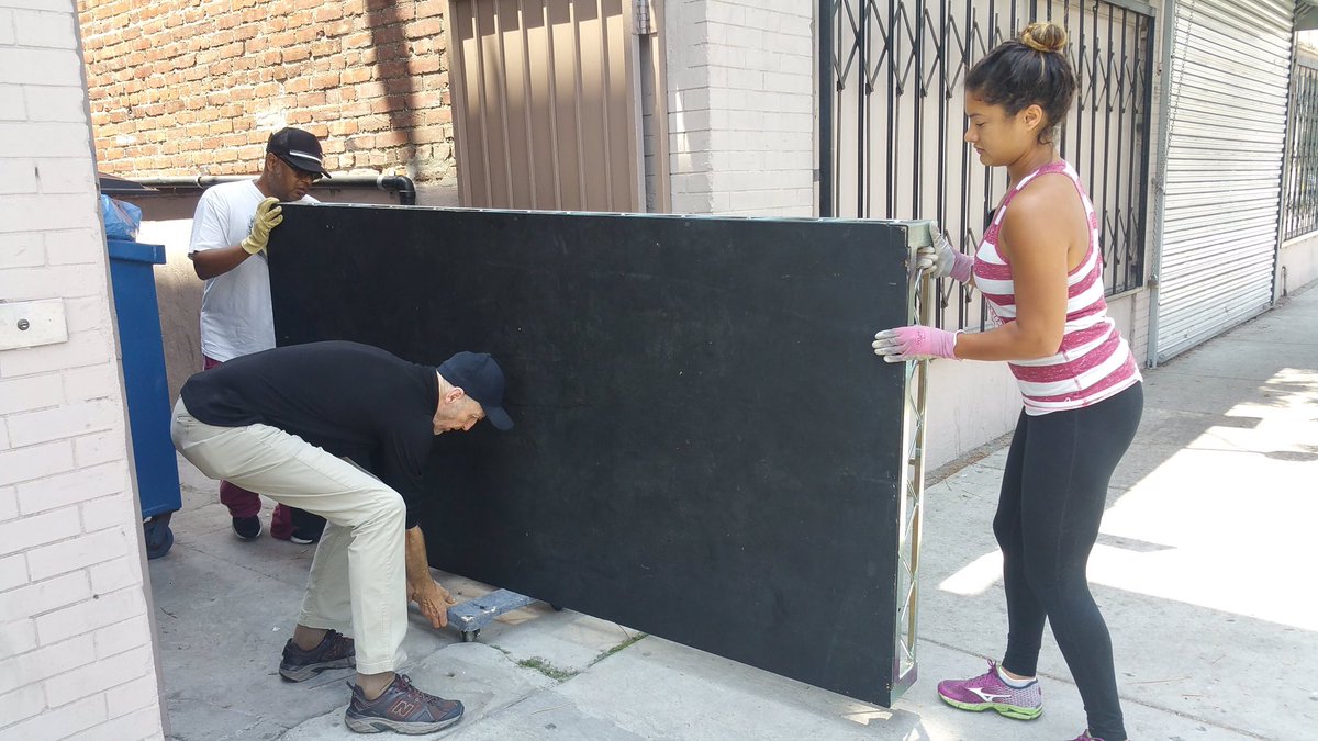 madchenamick's tweet photo. Sooo u think bein a #rockstar is always glamorous?! Proof is here: @MINATOBIAS_ dad &amp; #MonkSpace owner breakn down the #KingsAndQueens stage https://t.co/icLGlPx4K0