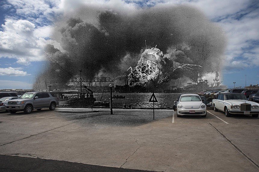 BattleDamaged's tweet photo. Sailors on Ford Island look on as the Mahan-class destroyer USS Shaw (DD 373) explodes in the background after the attack on Pearl Harbor. https://t.co/aUW5uJByIO