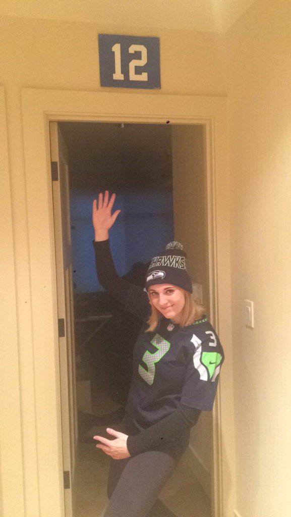Jaci_Clark_'s tweet photo. me: I literally dont about sports at all lol 
also me: https://t.co/vXlesjgN5A