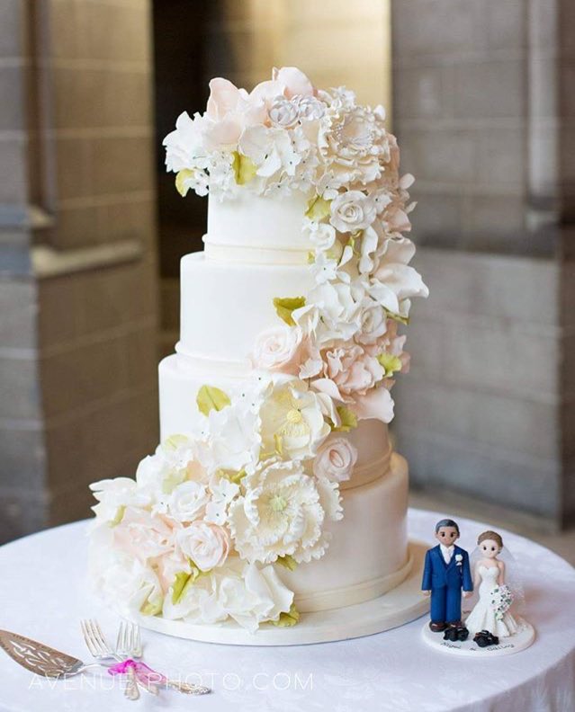 We luv getting professional photos  from summer weddings. ❤️❤️ Thx <a href="/avephoto/">Avenue Photo</a> &amp; <a href="/AleksandraandCo/">Aleksandra & Co.</a> #weddingcakes #weddingcakesToronto