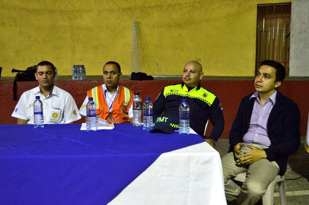 DTransitoPNC's tweet photo. Instructor Vial Breydi Estrada de PMT Mataquescuintla, inicia la capacitación con temas enfocados a la Seguridad Vial en el municipio https://t.co/h0wKn7ywbJ