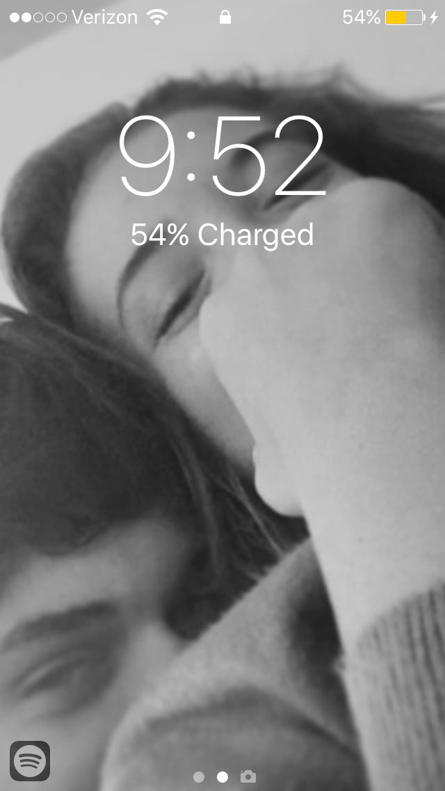 MichaelsGraphix's tweet image. My phone always dies during the day cause I keep opening my phone to see her 😘❤️@_sutton_a